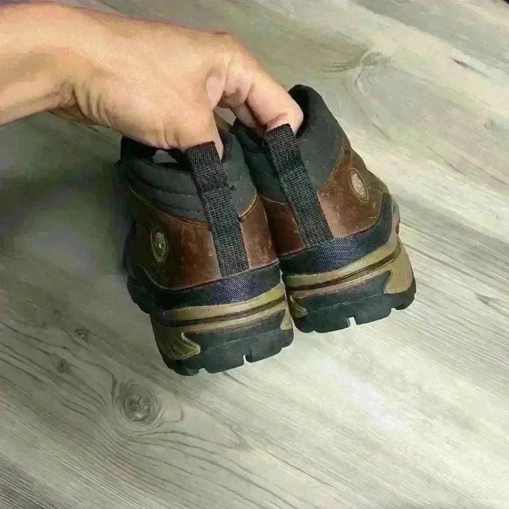 Boys Timberland Hiking Boots Waterproof Sz 4 Nice condition brown and black